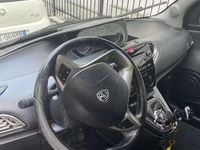 Usata Lancia Ypsilon 80 CV (58 kW) 2015 Grigio Utilitaria