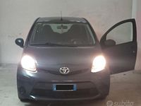 Usata Toyota Aygo 68 CV (50 kW) 2014 Grigio Utilitaria