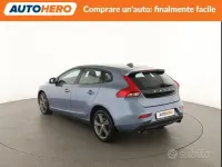 Usata Volvo V40 150 CV (110 kW) 2018 Bluazzurro Berlina