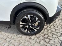 Usata Peugeot 2008 Allure 102 CV (75 kW) 2023 Bianco SUV