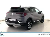 Usata Renault Captur Techno 91 CV (66 kW) 2024 Grigio scuro tetto grigio chiaro SUV