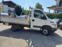 Usata Iveco Daily 97 CV (71 kW) 2005 Bianco Furgone