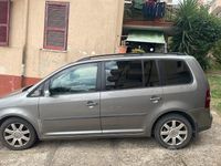 Begagnad VW Touran 90 HK (66 kW) 2007 Grå Minibuss