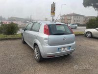 Gebraucht Fiat Grande Punto 65 PS (47 kW) 2010 Grau Kleinwagen