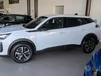 Neu Peugeot 2008 Style 100 PS (73 kW) 2026 Grau SUV