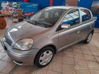 Usata Toyota Yaris Sol 67 CV (49 kW) 2003 Grigio Berlina