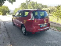 Usata Renault Grand Scénic III 110 CV (80 kW) 2011 Rosso Monovolume