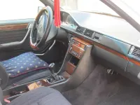 Usata Mercedes E200 122 CV (89 kW) 1992 Argento Berlina