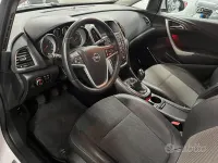 Usata Opel Astra 140 CV (102 kW) 2010 Bianco Berlina