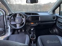 Usata Toyota Yaris Lounge 90 CV (66 kW) 2015 Bianco Utilitaria