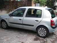 Usata Renault Clio II 75 CV (55 kW) 2001 Grigio Utilitaria
