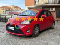 Usata Toyota Yaris Hybrid Cool 73 CV (53 kW) 2017 Rosso Berlina