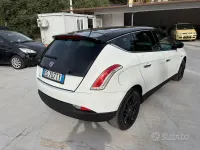 Usata Lancia Delta Gold 105 CV (77 kW) 2011 Bianco Utilitaria