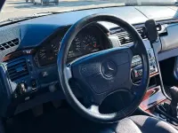 Usata Mercedes E200 Elegance 136 CV (100 kW) 1997 Grigio Berlina