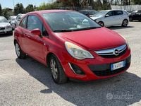 Usata Opel Corsa Club 85 CV (62 kW) 2011 Rosso Utilitaria