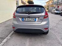 Usata Ford Fiesta 97 CV (71 kW) 2012 Grigio Utilitaria