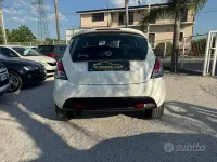 Usata Lancia Ypsilon 69 CV (50 kW) 2015 Bianco Utilitaria