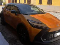 Usata Toyota C-HR Lounge 223 CV (164 kW) 2024 Arancione SUV