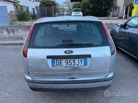 Usata Ford Focus 90 CV (66 kW) 2007 Grigio Station wagon