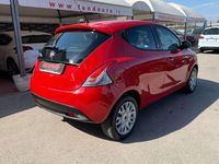 Usata Lancia Ypsilon 69 CV (50 kW) 2015 Rosso Utilitaria