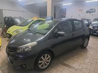 Usata Toyota Yaris 69 CV (50 kW) 2013 Grigio Berlina