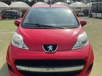 Usata Peugeot 107 68 CV (50 kW) 2011 Rosso Utilitaria