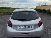 Usata Peugeot 208 Access 81 CV (59 kW) 2017 Argento Utilitaria