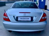 Usata Mercedes SLK200 163 CV (119 kW) 2005 Argento metallizzato Cabrio