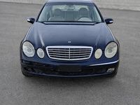 Usata Mercedes E220 150 CV (110 kW) 2002 Blu
