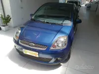 Usata Ford Fiesta Titanium 68 CV (50 kW) 2008 Blu metallizzato Utilitaria