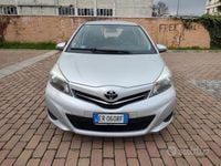 Usata Toyota Yaris 90 CV (66 kW) 2013 Grigio Utilitaria