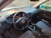 Usata VW Bora Highline 105 CV (77 kW) 2001 Argento Berlina