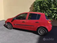 Usata Renault Clio III 65 CV (47 kW) 2009 Rosso Berlina