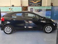 Usata Kia Rio 84 CV (61 kW) 2016 Nero Utilitaria