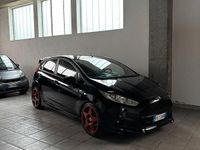 Usata Ford Fiesta 101 CV (74 kW) 2017 Nero Utilitaria