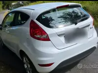 Usata Ford Fiesta 82 CV (60 kW) 2009 Bianco Berlina
