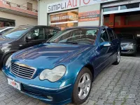 Usata Mercedes C220 Avantgarde 150 CV (110 kW) 2004 Blu Berlina