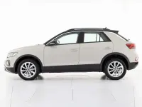 Usata VW T-Roc Life 116 CV (85 kW) 2023 Grigio SUV