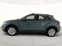 Usata VW T-Roc Life 150 CV (110 kW) 2025 Petroleum blue metallizzato ne SUV