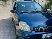 Usata Toyota Yaris 65 CV (47 kW) 2003 Bluazzurro Utilitaria