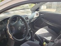 Usata Toyota Avensis 110 CV (80 kW) 2000 Grigio Station wagon