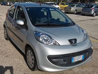 Usata Peugeot 107 68 CV (50 kW) 2007 Grigio Utilitaria