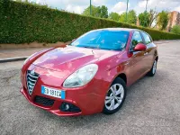 Begagnad Alfa Romeo Giulietta Distinctive 120 HK (88 kW) 2010 Röd Halvkombi