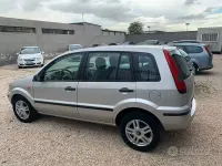 Usata Ford Fusion 80 CV (58 kW) 2003 Grigio Utilitaria
