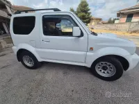 Usata Suzuki Jimny 86 CV (63 kW) 2010 Bianco SUV