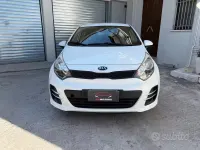 Usado Kia Rio 75 HP (55 kW) 2017 Branco Sedan