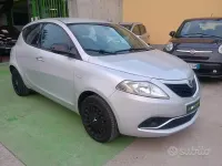 Usata Lancia Ypsilon 69 CV (50 kW) 2015 Grigio Utilitaria