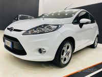 Usata Ford Fiesta Titanium 71 CV (52 kW) 2013 Bianco Berlina