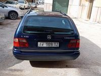 Usata Mercedes E250 150 CV (110 kW) 1998 Blu Station wagon