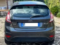 Usata Ford Fiesta 101 CV (74 kW) 2015 Grigio Berlina